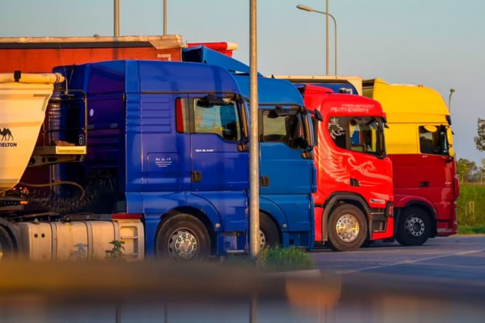 EU allocates €320m for secure lorry parking across EU