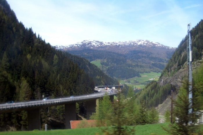 Austria to enforce night-time HGV bans on Lueg Bridge from 6 October