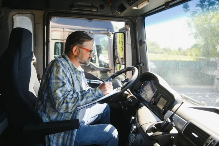 eCMR in 2026? Hauliers must act before the paper era ends