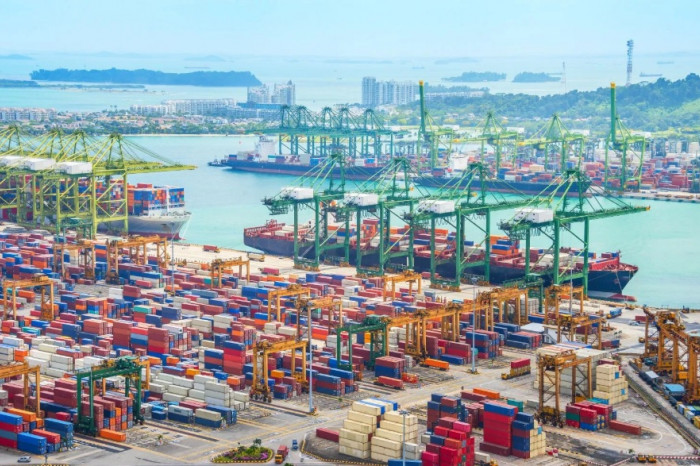 U.S. and China suspend port fees for amid easing trade tensions