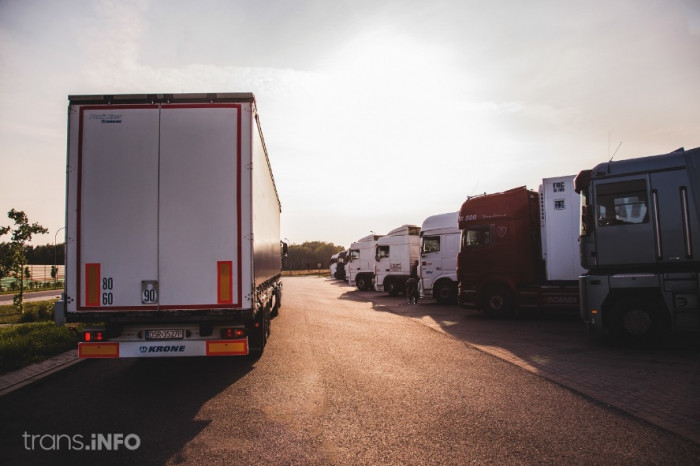 Between shortage and mandatory rest breaks: how digital solutions are changing the search for parking