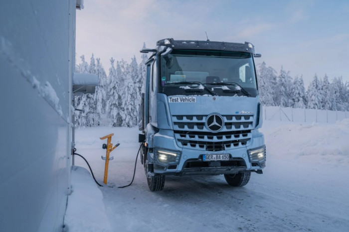 Electric trucks face the Arctic: Mercedes-Benz takes the eArocs 400 to –20°C Finland