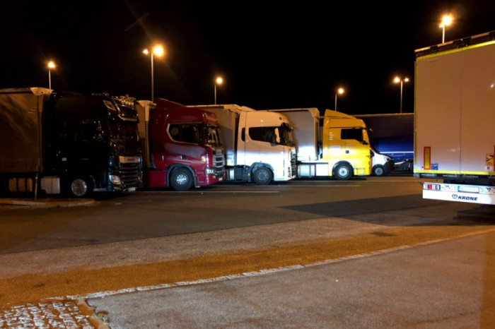 Oversize trucks parked on the motorway: Germany’s truck parking shortage reaches breaking point